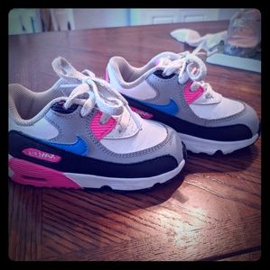 Toddler size 5.5c Nike air max